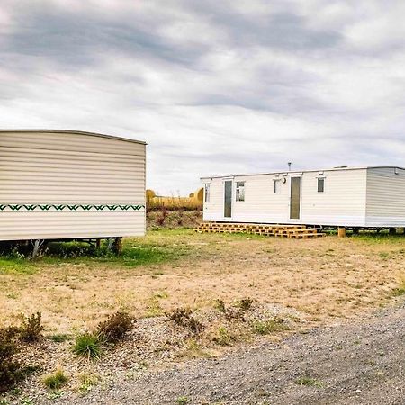 Отель Mobilheimy Camp Dlouha Mile Рожмитал-под-Тршемшинем Экстерьер фото
