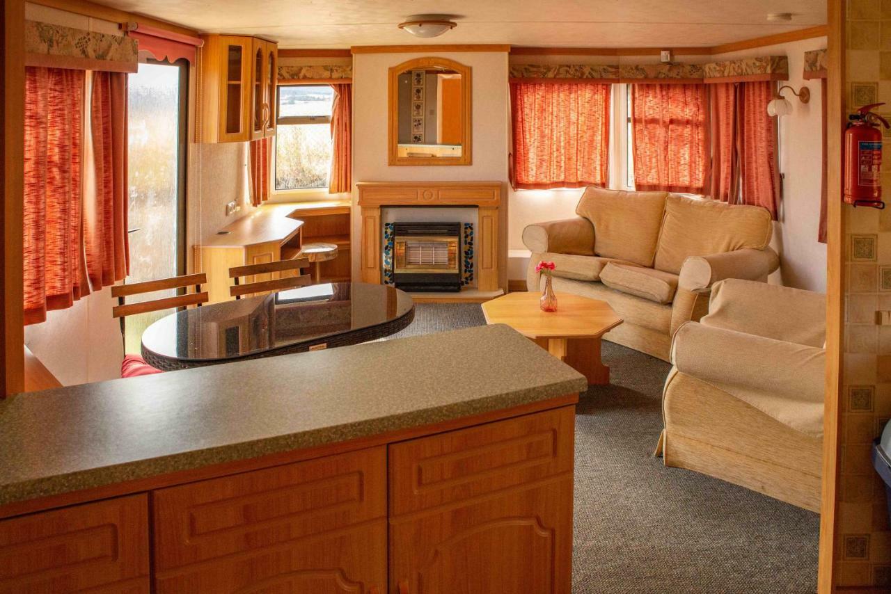Отель Mobilheimy Camp Dlouha Mile Рожмитал-под-Тршемшинем Экстерьер фото