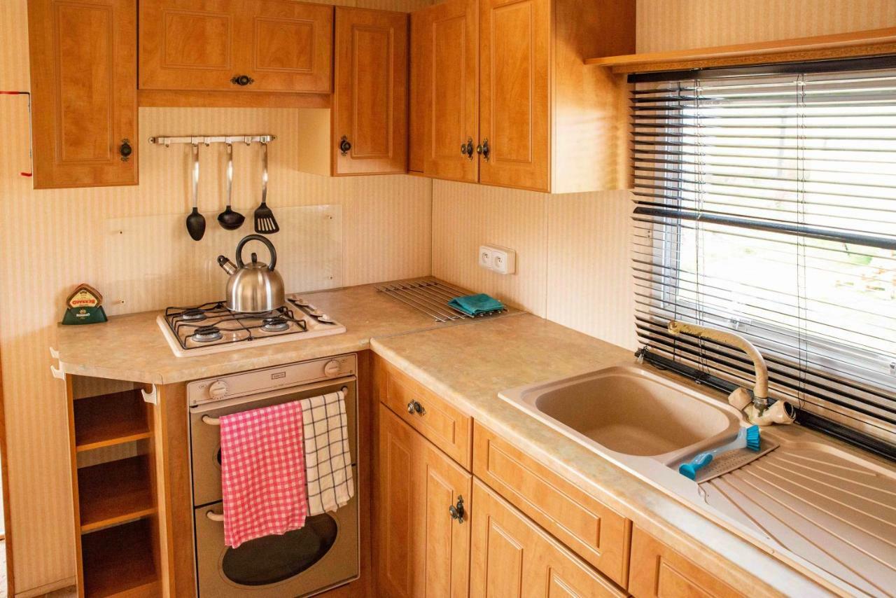 Отель Mobilheimy Camp Dlouha Mile Рожмитал-под-Тршемшинем Экстерьер фото